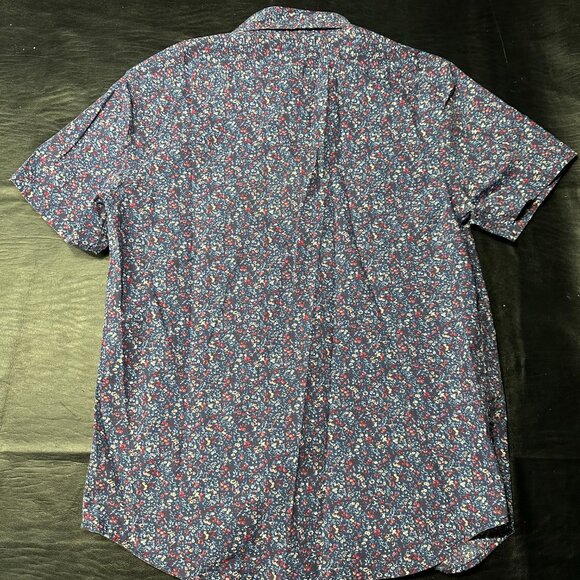 Bundle of 2 Banana Republic Slim Fit Button Downs With Pocket on Chest - Picture 3 of 6